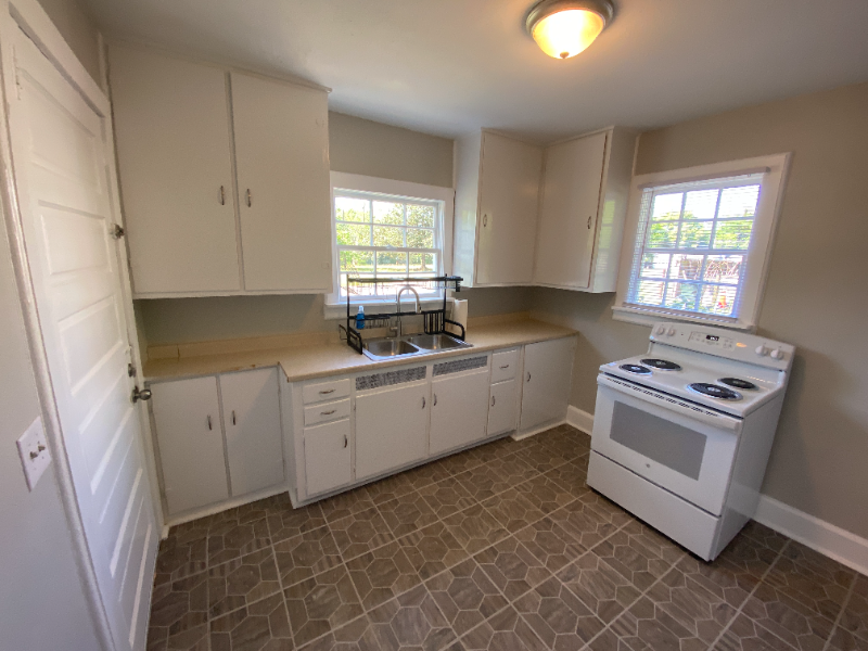 216 W Stewart Ave - Photo 2 of 8