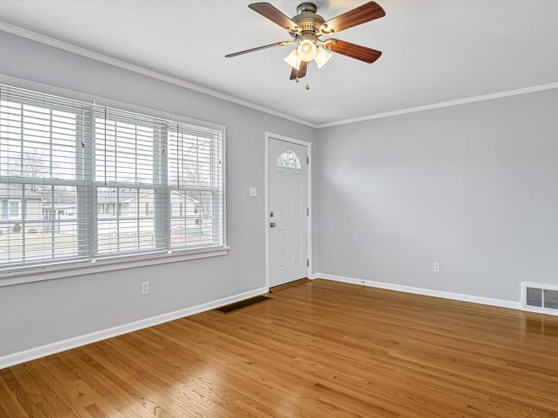 516 Bollman Ave - Photo 3 of 11