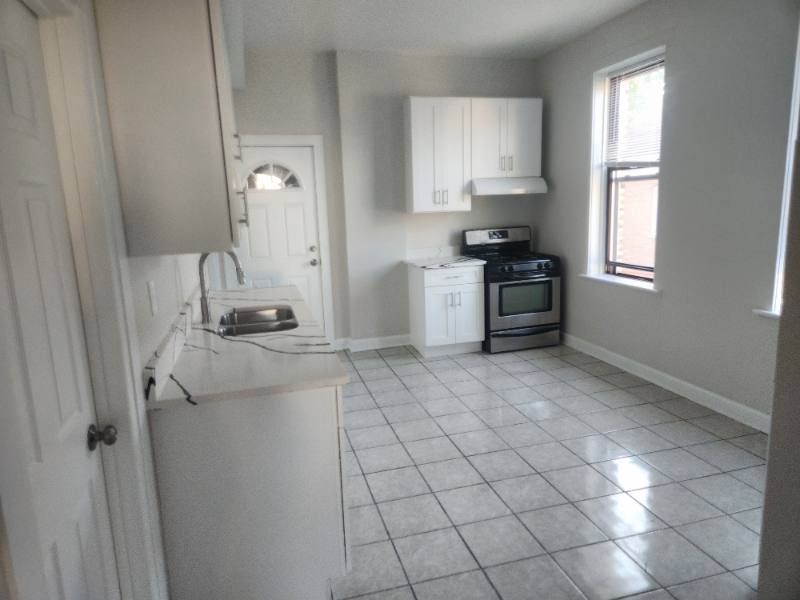 2326 S Homan Ave #2R - Photo 3 of 20