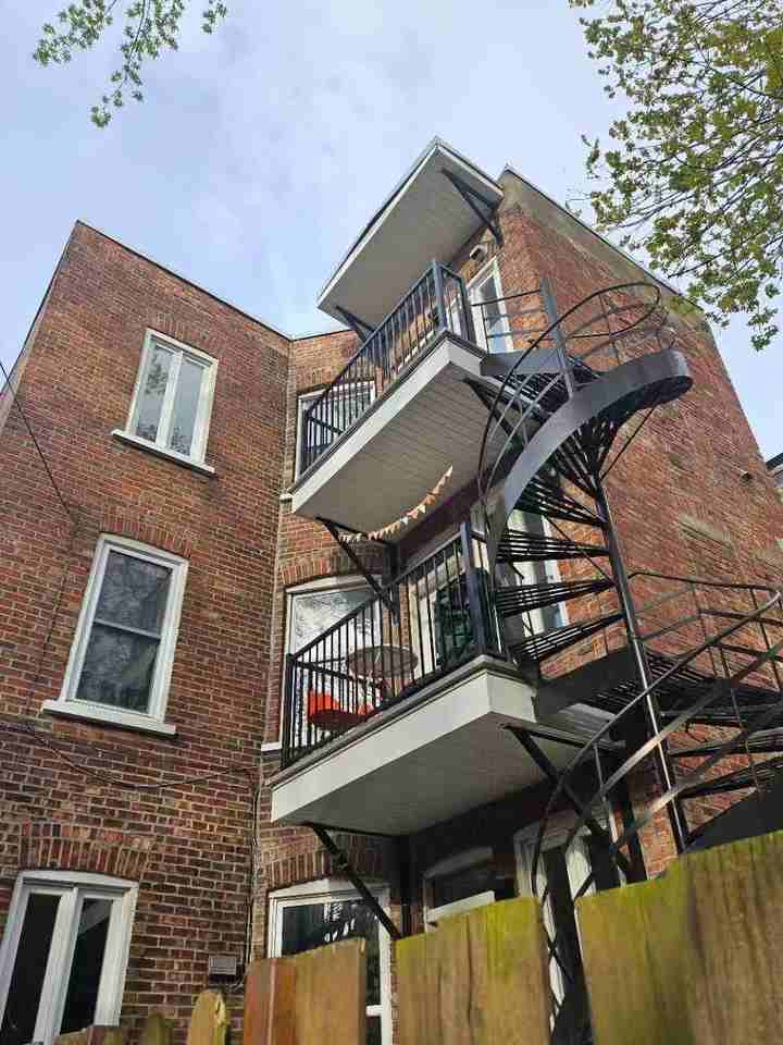 4364 Rue de Bordeaux - Photo 2 of 15