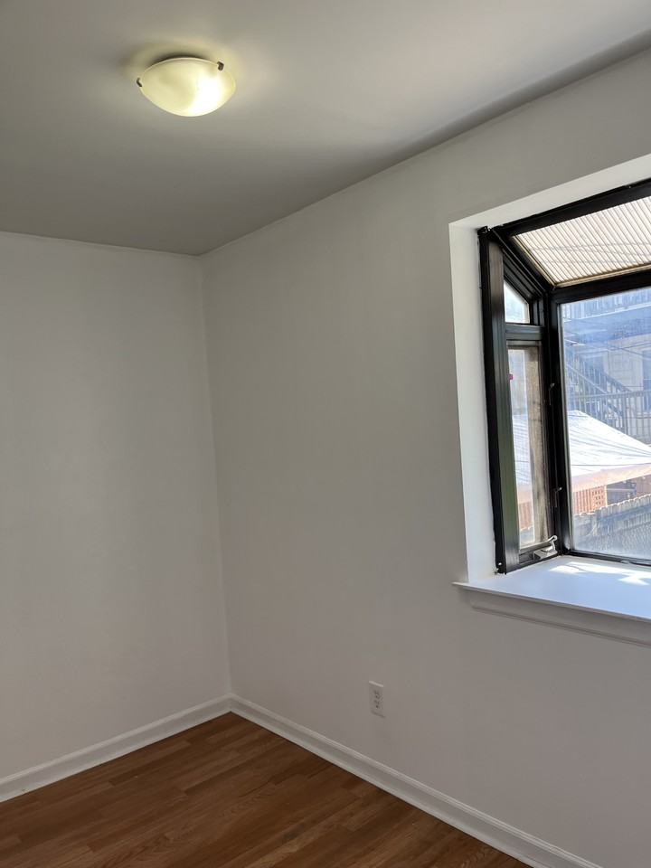 1716 W Cermak Rd #1 - Photo 4 of 17