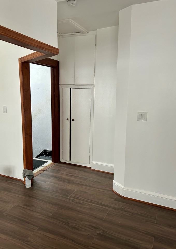 11016 107th St - Photo 2 of 9