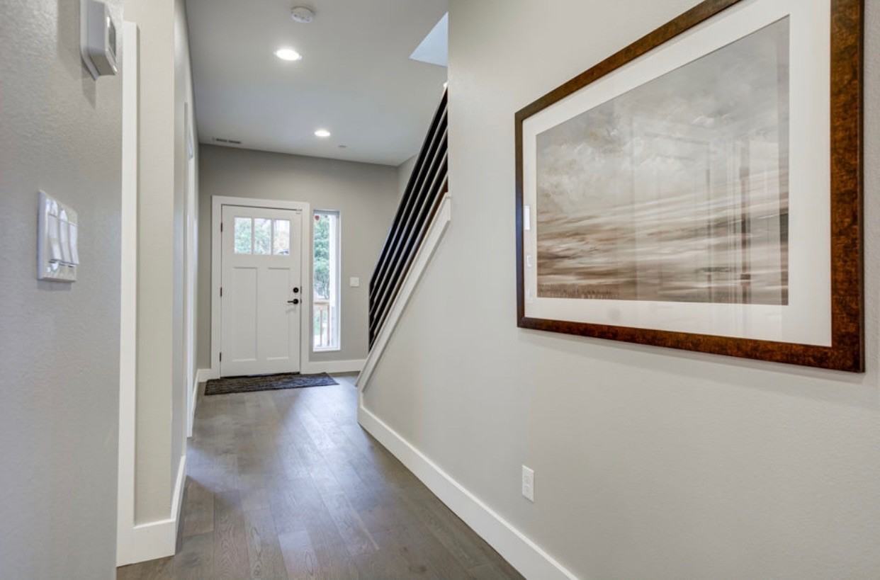 6049 Northeast Flanders Street - Photo 3 of 37