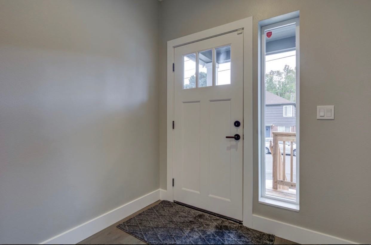 6049 Northeast Flanders Street - Photo 4 of 37