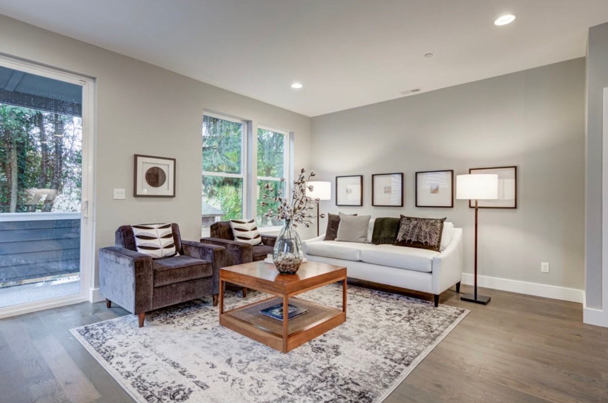 6049 Northeast Flanders Street - Photo 6 of 37