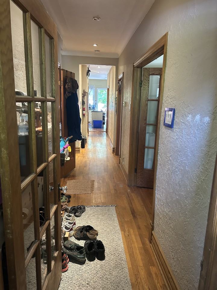 4570 Avenue Royal - Photo 3 of 11