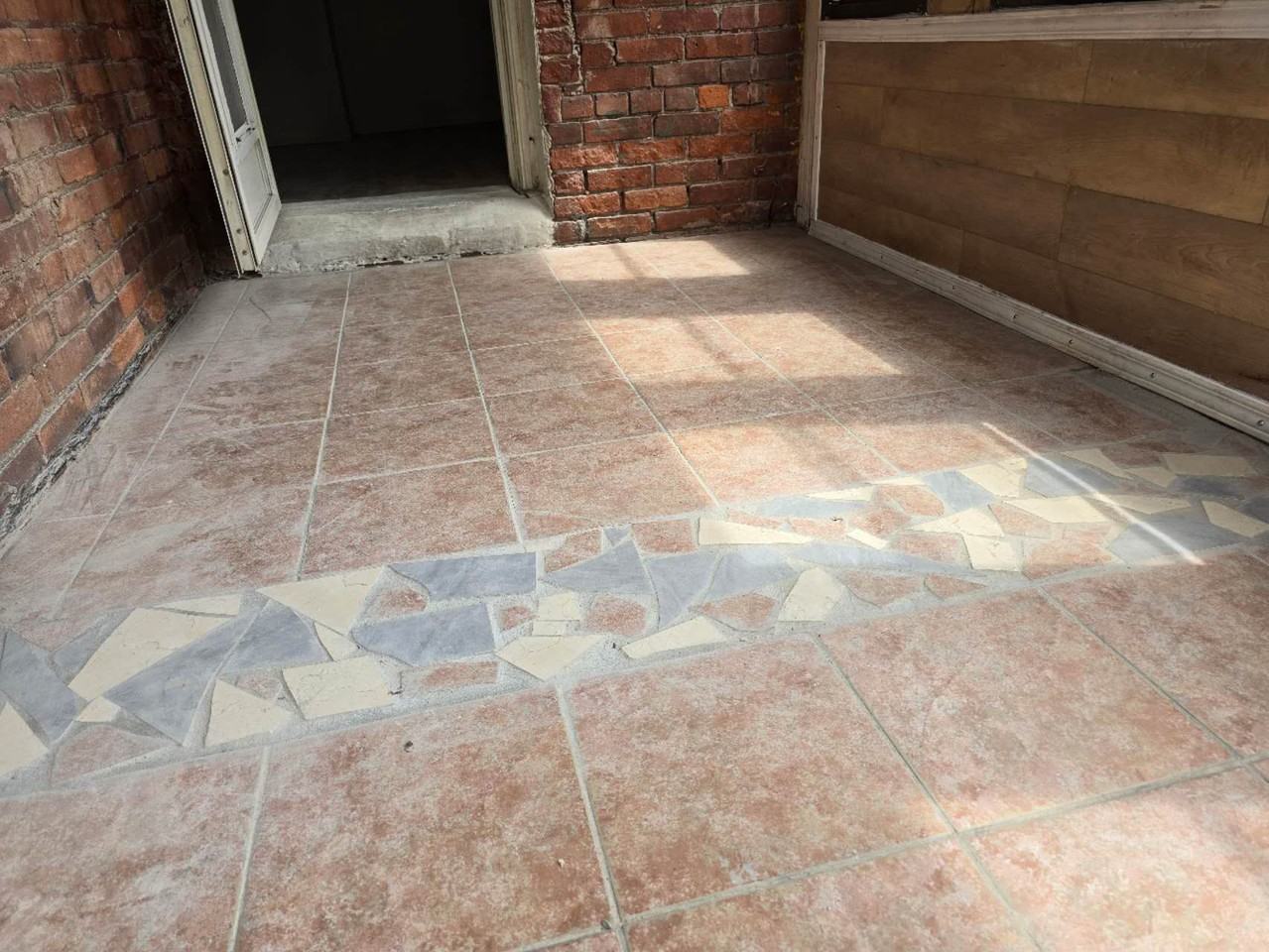 306 Cannon Street East - Photo 3 of 36