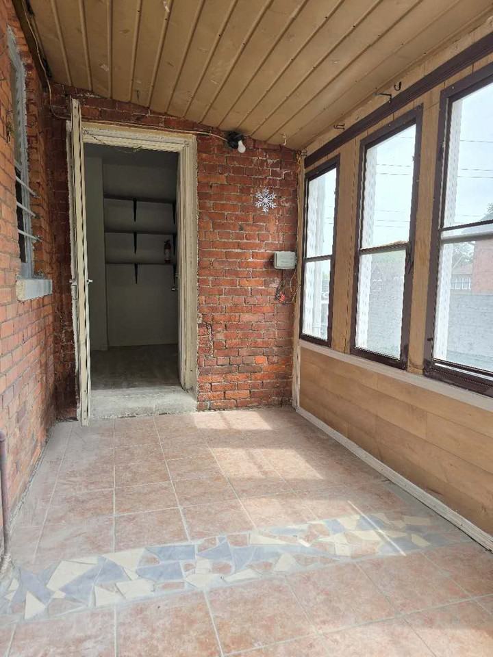 306 Cannon Street East - Photo 2 of 36