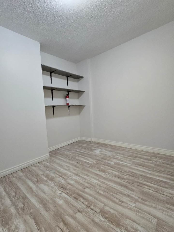 306 Cannon Street East - Photo 6 of 36