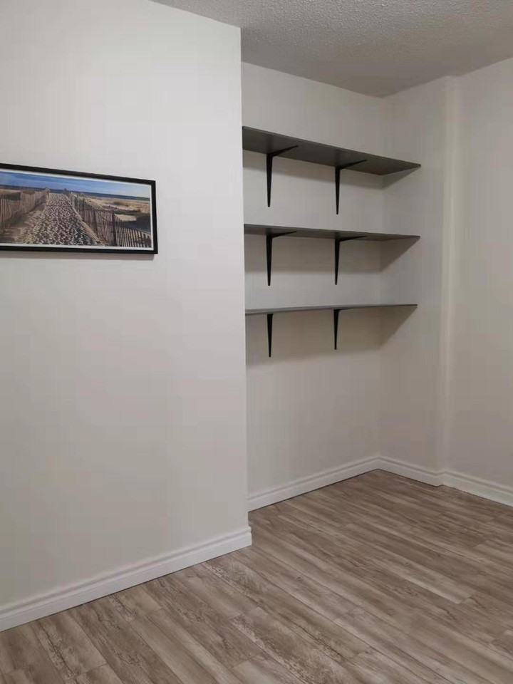 306 Cannon Street East - Photo 7 of 36