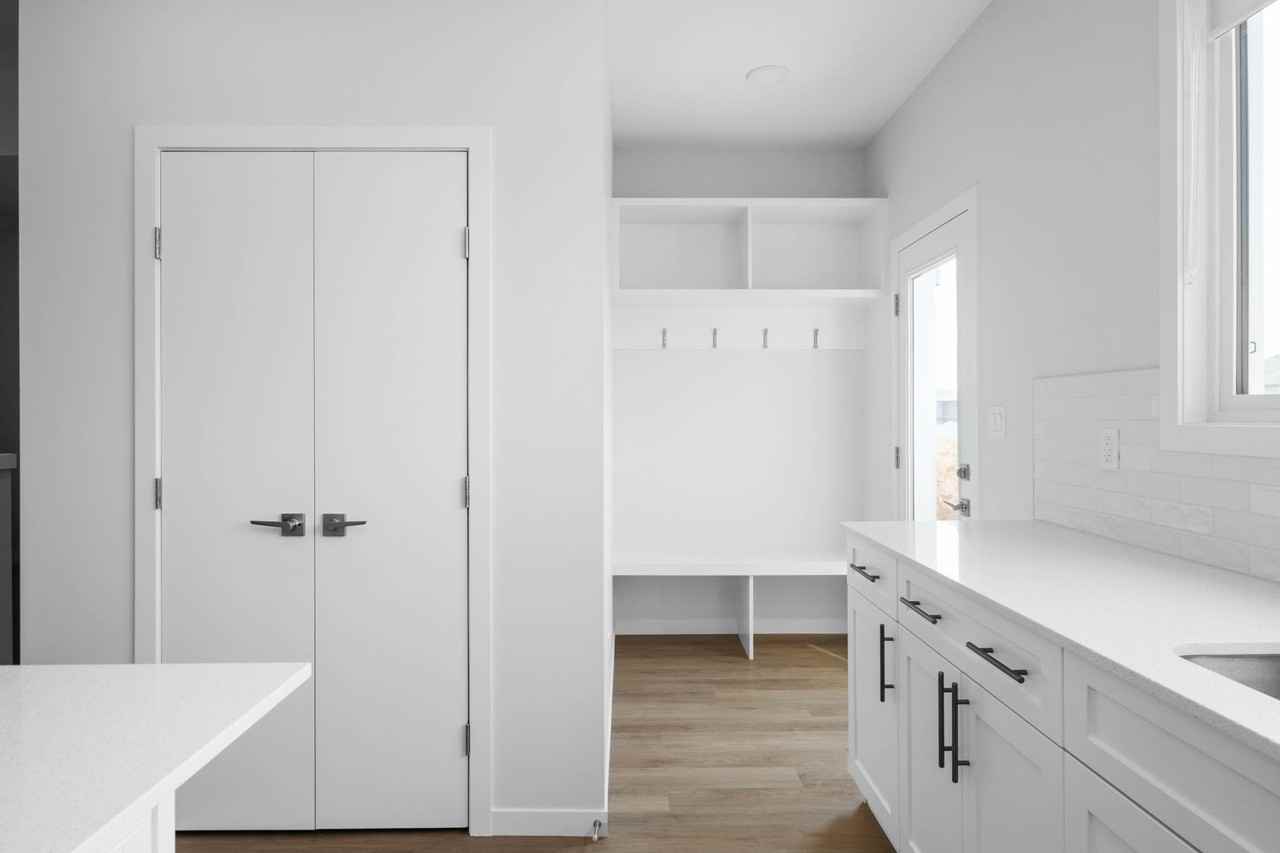 404 Pioneer Road - Photo 3 of 30