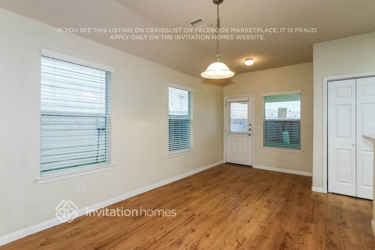 18742 Dennington Dr - Photo 5 of 10