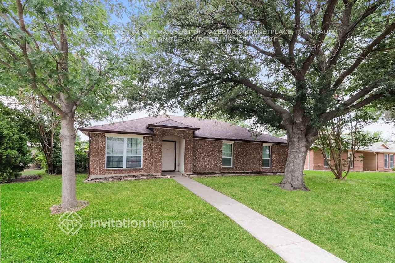 611 Hanover Dr - Photo 3 of 17