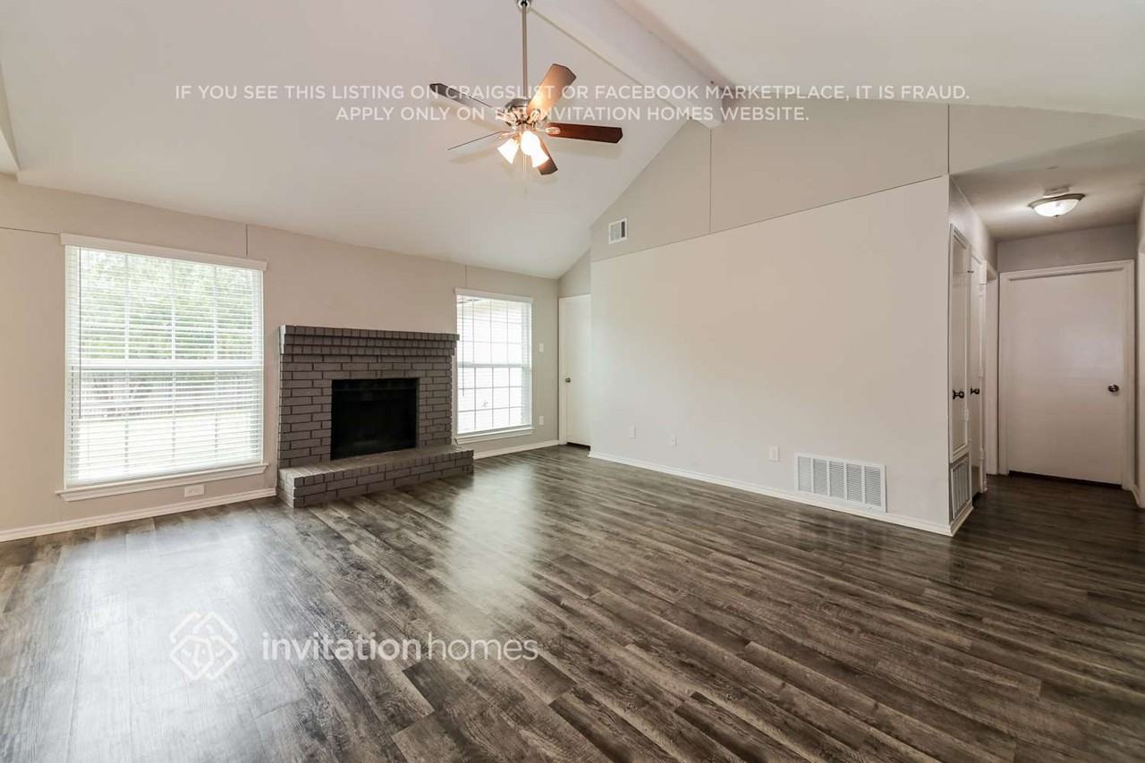 611 Hanover Dr - Photo 3 of 16