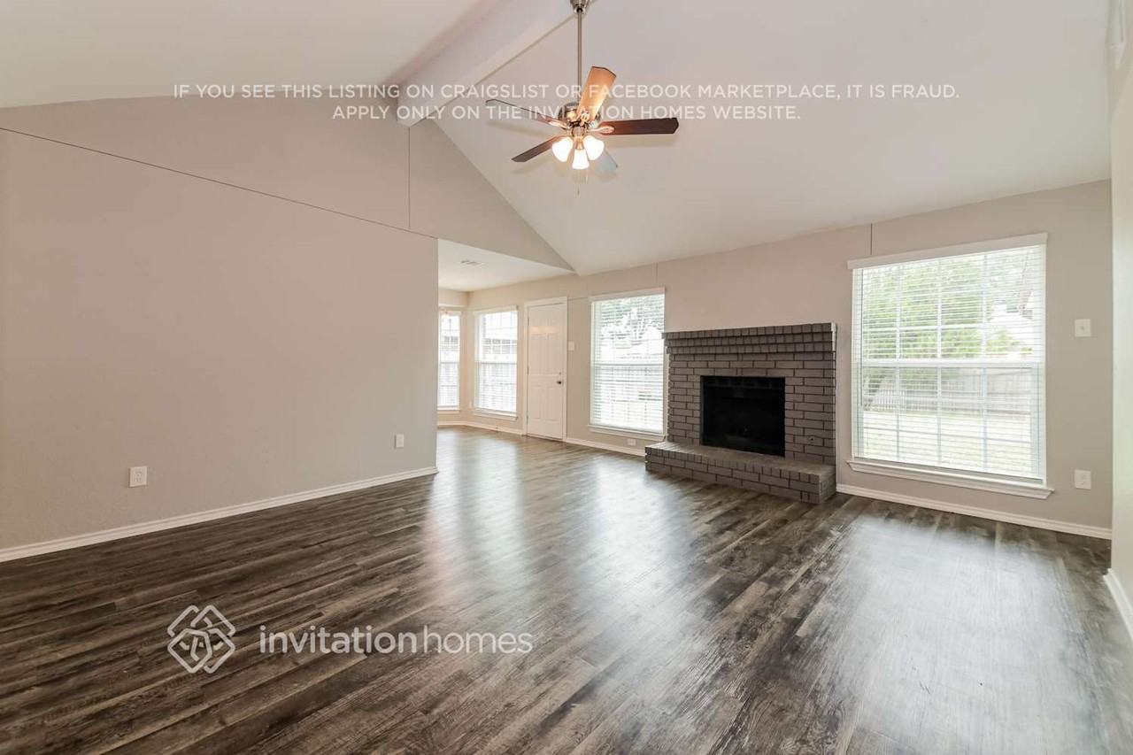 611 Hanover Dr - Photo 4 of 16