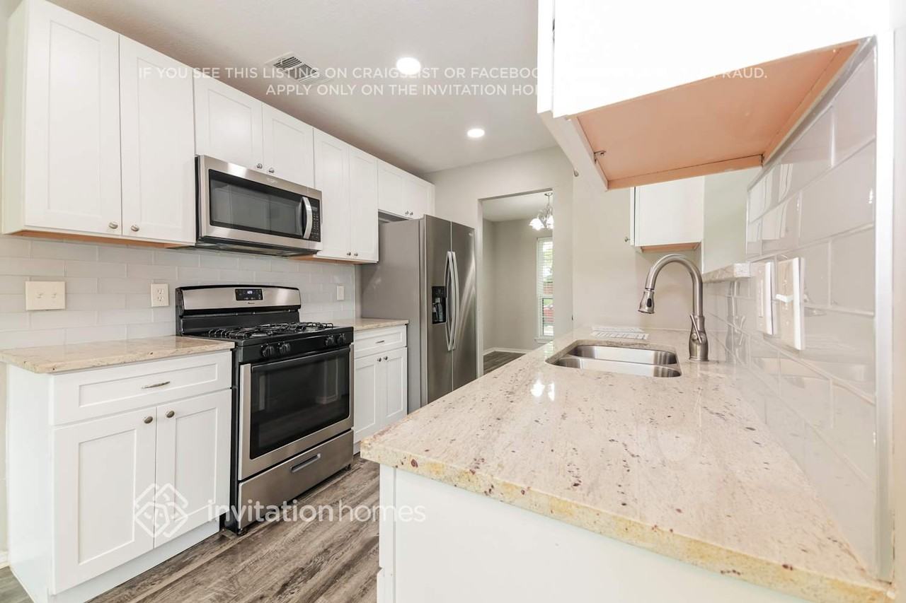 611 Hanover Dr - Photo 7 of 16