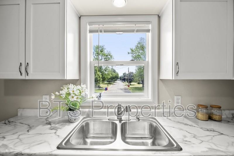 305 North Pleasant View Street - Photo 3 of 14