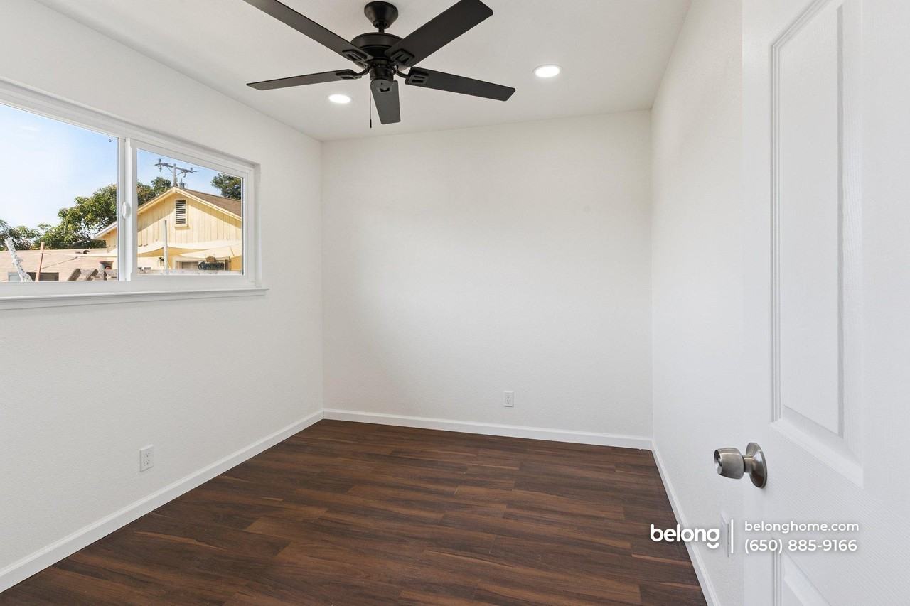 25652 Franklin Ave - Photo 2 of 16