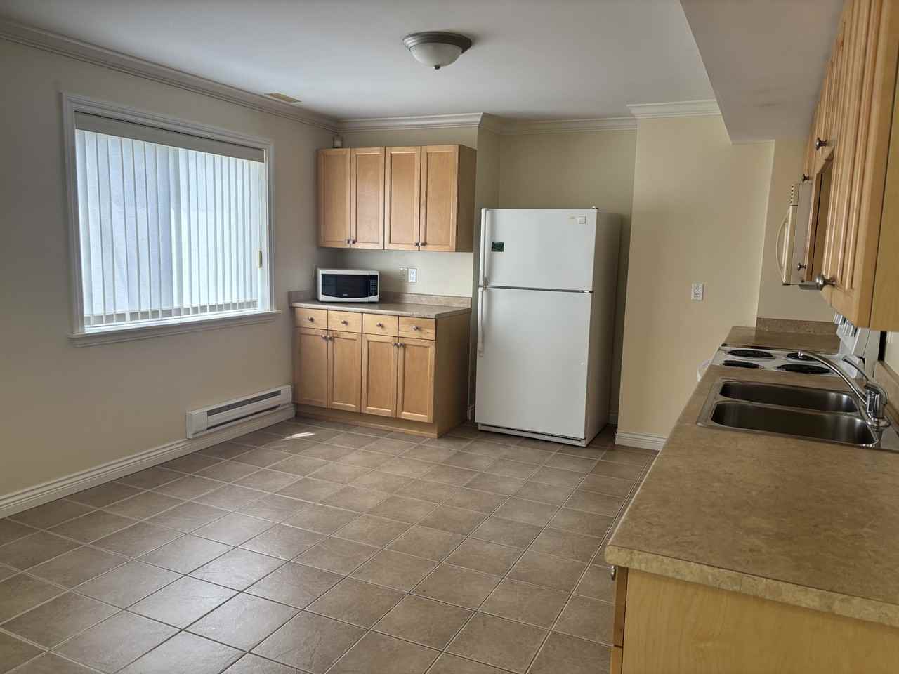 1613 Pinetree Way - Photo 2 of 9