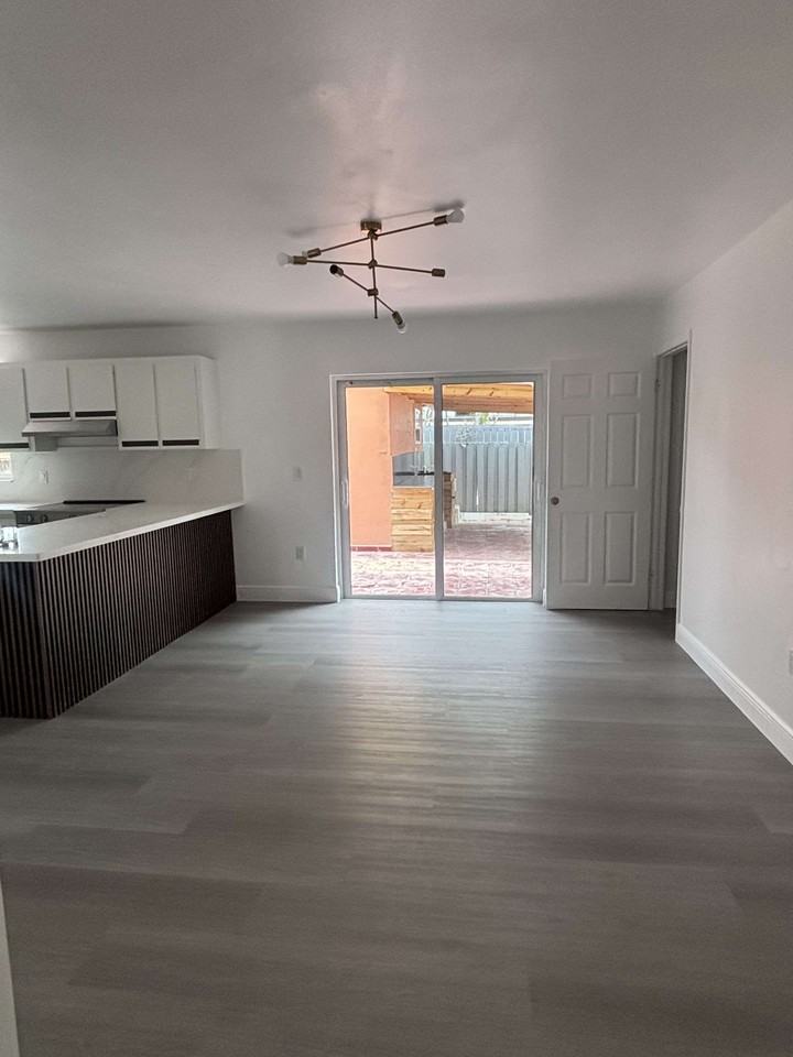 3056 Sw 17th St #1 - Photo 6 of 19