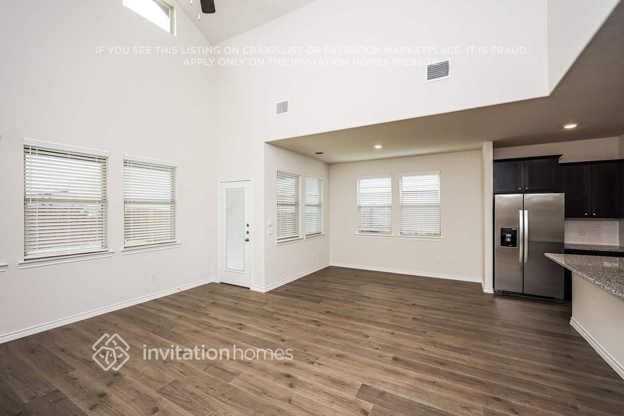 7408 Mayplace Drive - Photo 5 of 18