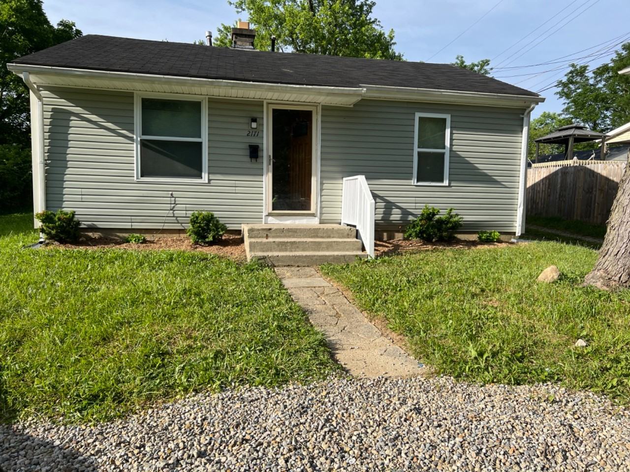 2171 Aberdeen Ave - Photo 3 of 12