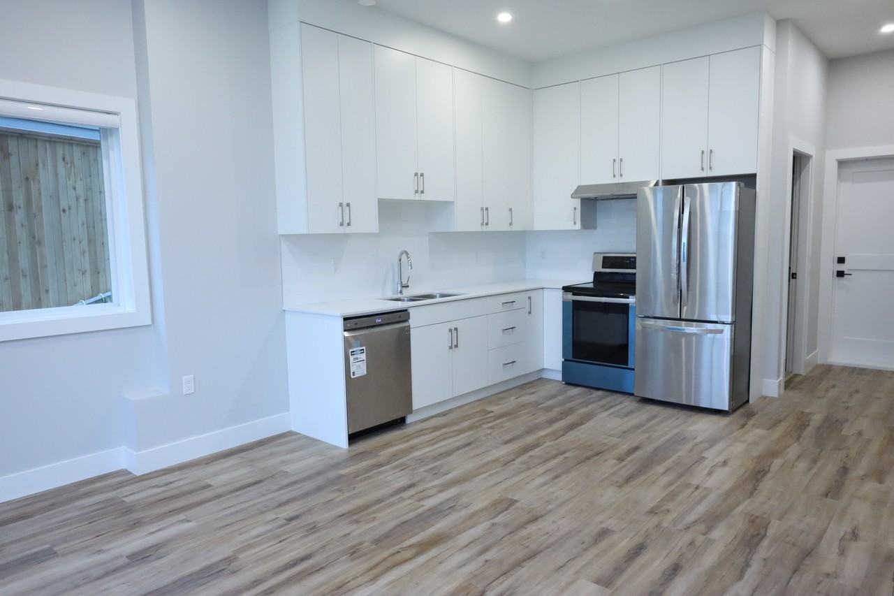 3570 Baycrest Avenue - Photo 3 of 10