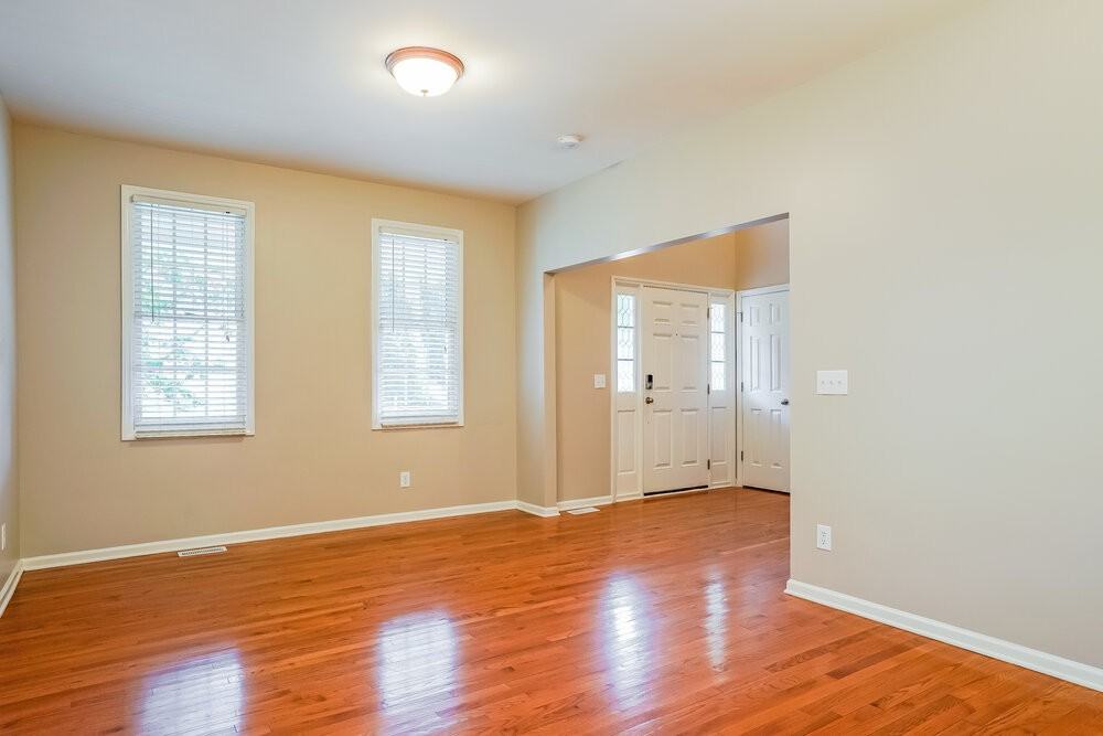 2421 Barton Oaks Dr - Photo 5 of 17