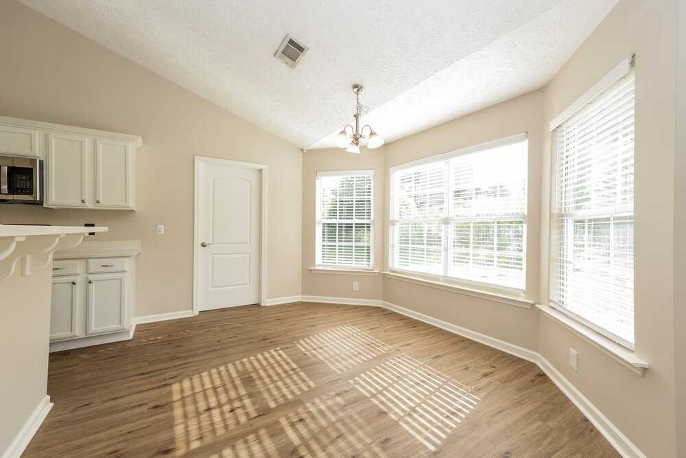 106 Lyndhurst Dr - Photo 5 of 17