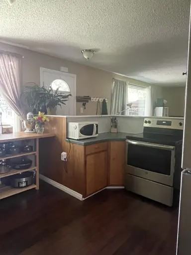 152 35 St Nw - Photo 2 of 12