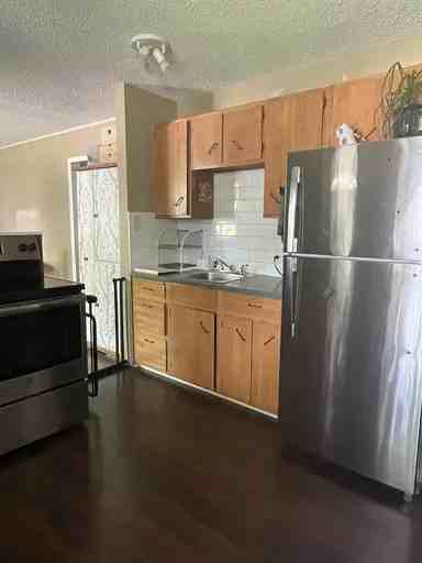 152 35 St Nw - Photo 3 of 12