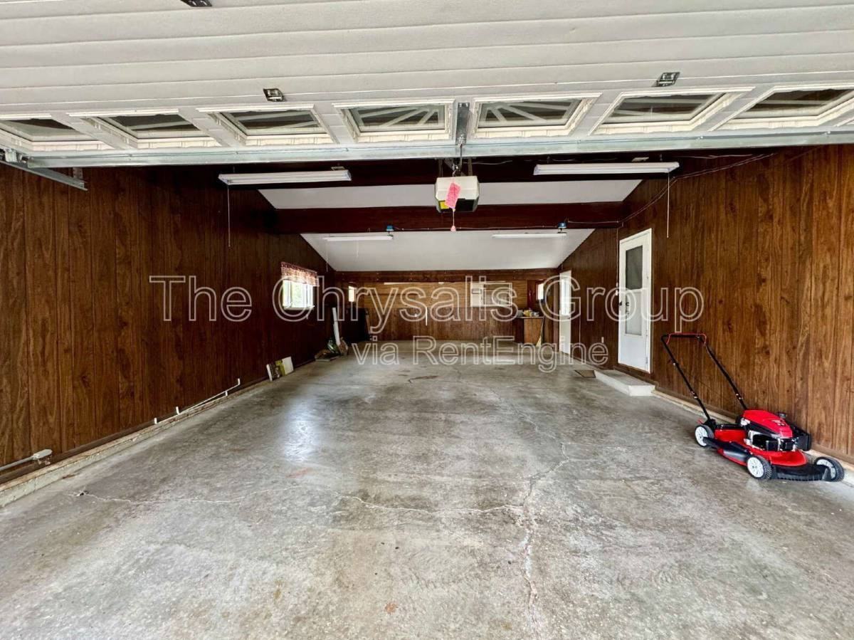 1525 Clark St - Photo 3 of 10