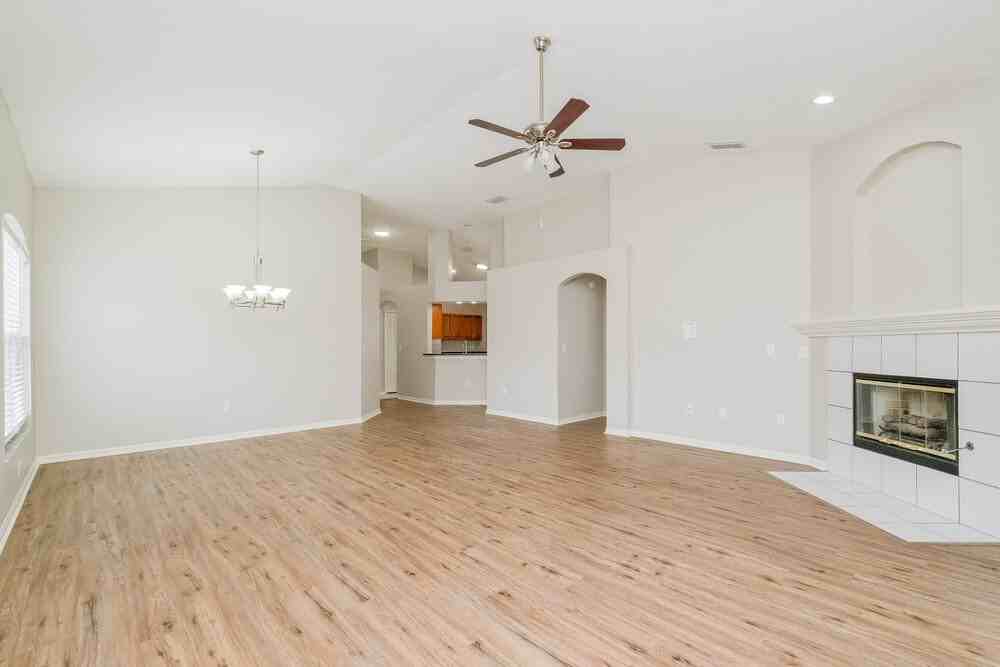 1046 Crimson Clover Ln - Photo 4 of 16