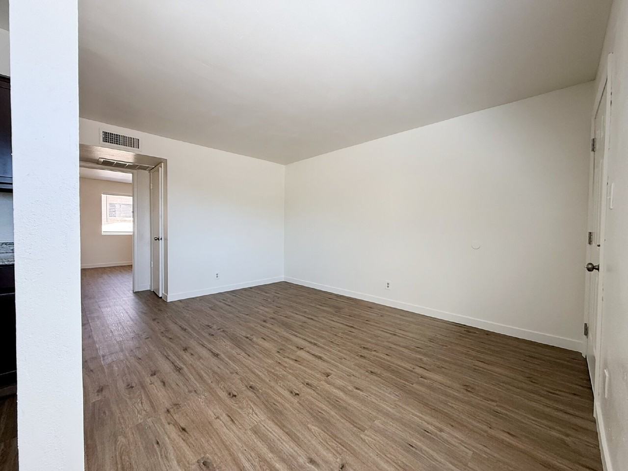 5918 West Alice Avenue - Photo 7 of 14