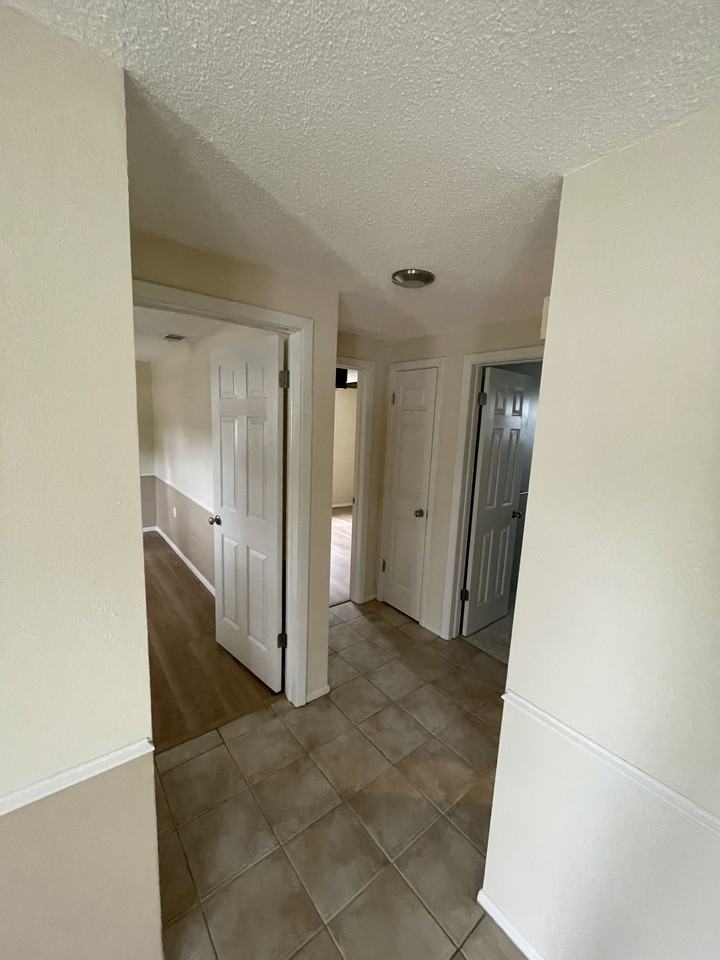 7040 Brentwood Dr #NA - Photo 6 of 17