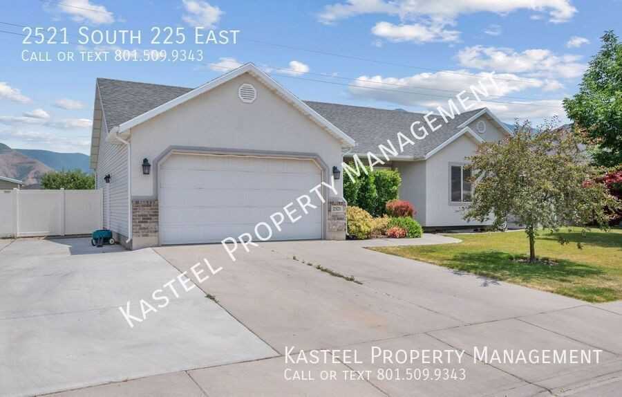 2521 Goodnight Dr - Photo 3 of 34