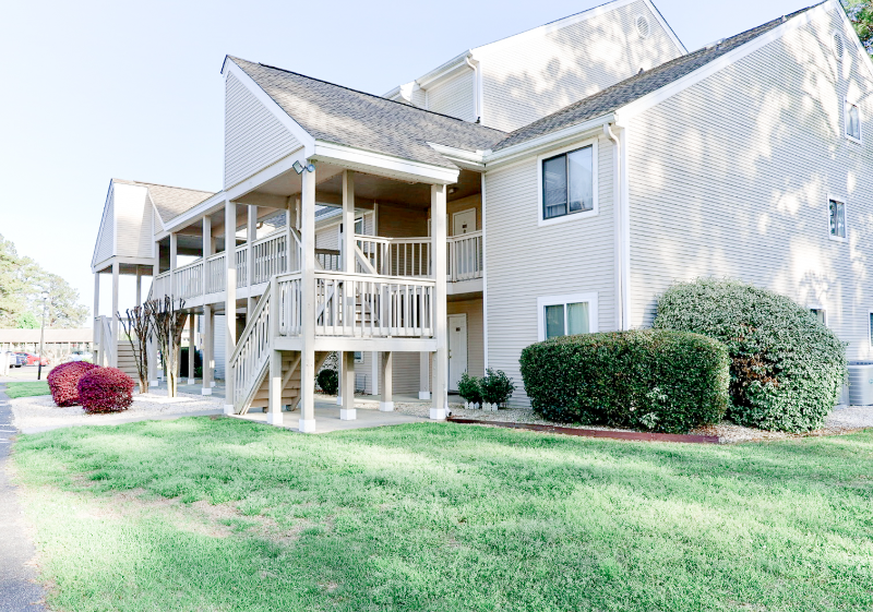 1095 Plantation Dr W - Photo 2 of 27