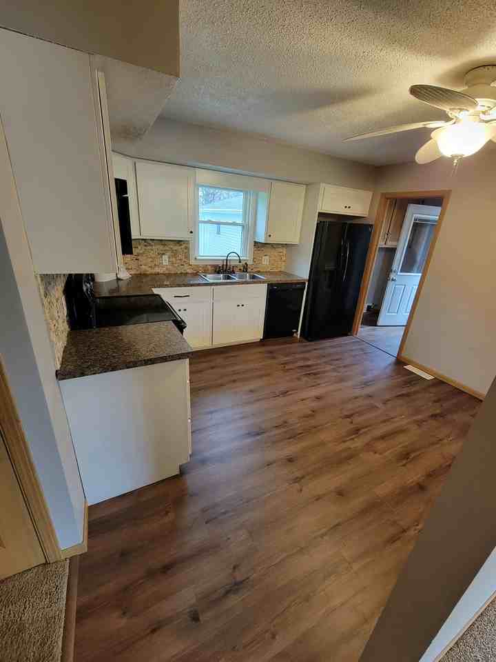 3226 Eileen Drive - Photo 2 of 7