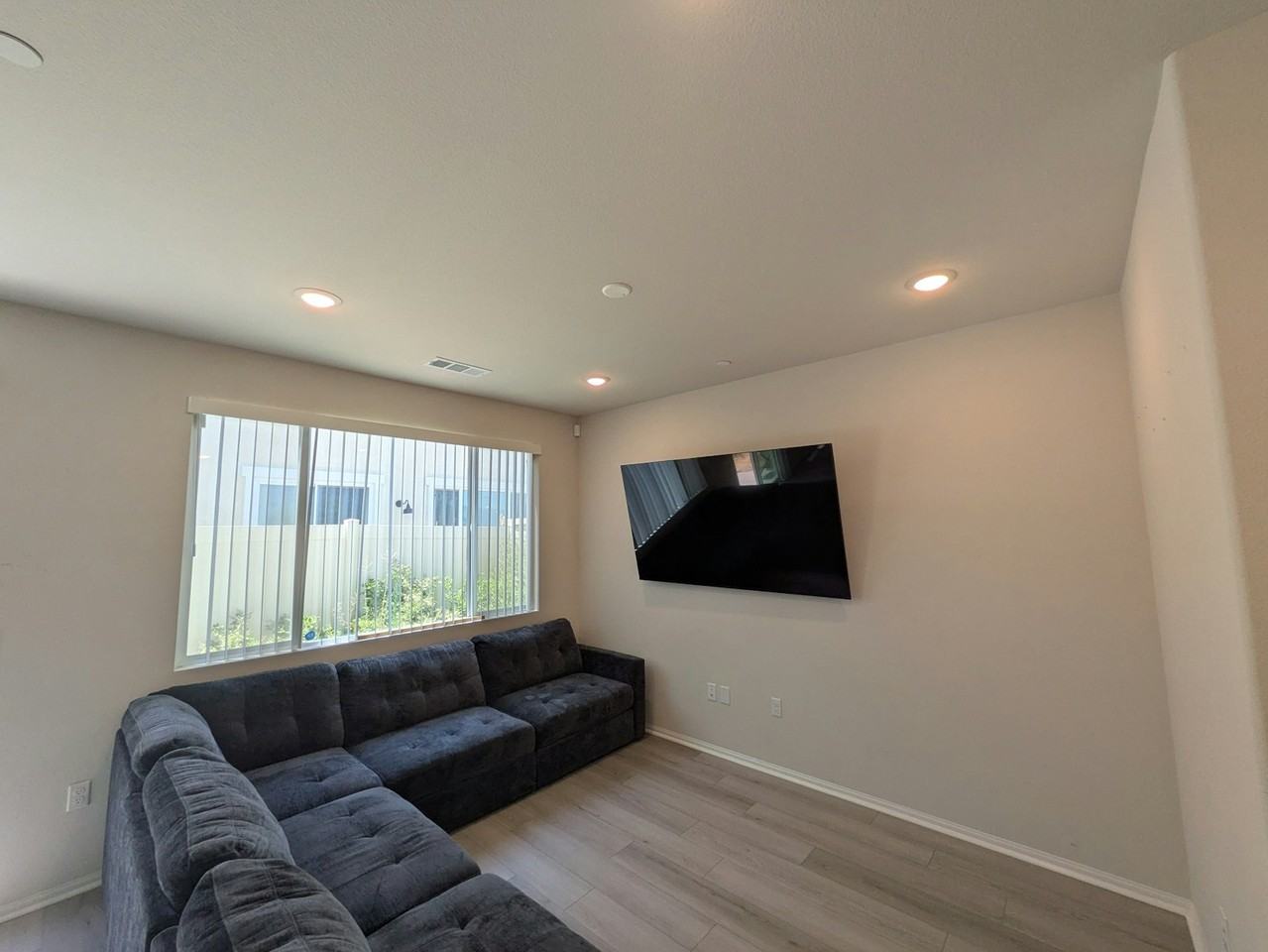 2035 Bergamot Street - Photo 3 of 13