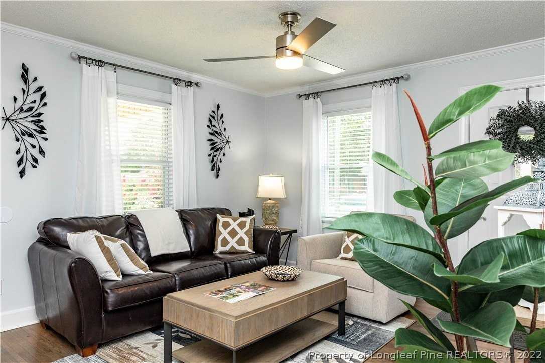 1805 Wayne Ln - Photo 3 of 41