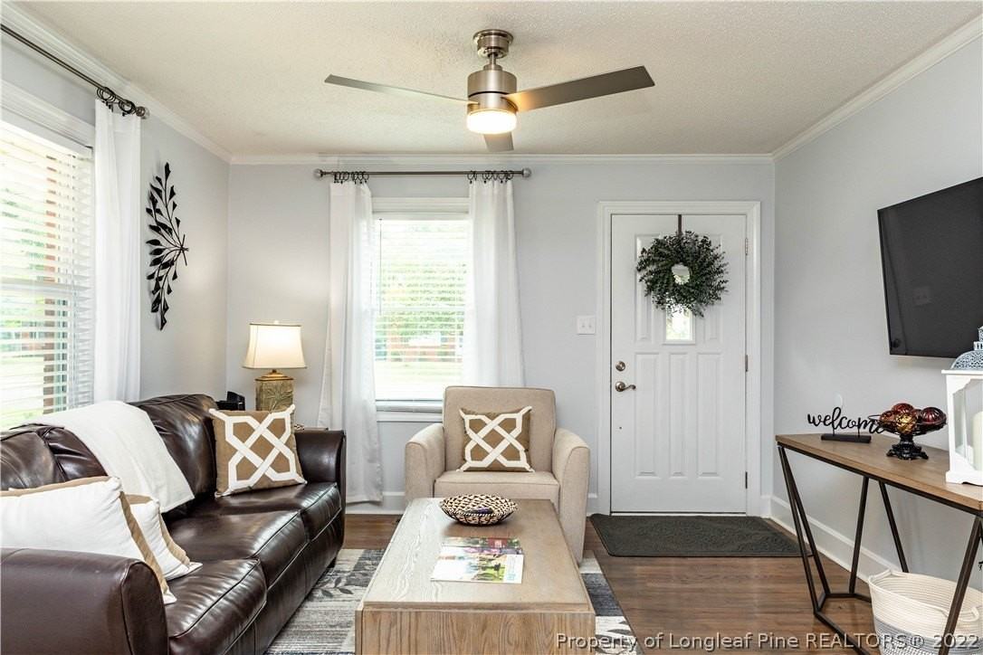 1805 Wayne Ln - Photo 4 of 41