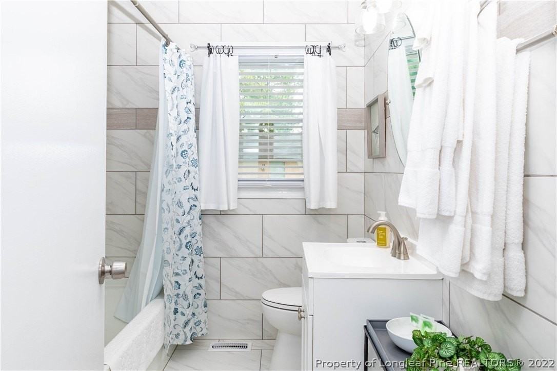 1805 Wayne Ln - Photo 6 of 41