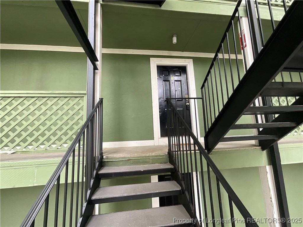 979 Stewarts Creek Dr Apt 8 #8 - Photo 4 of 19