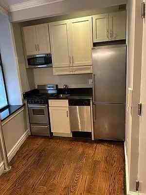 326 East 35th Street - Photo 2 of 10
