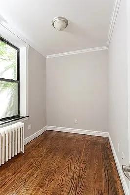 326 East 35th Street - Photo 5 of 10