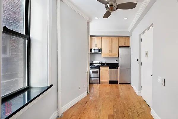 326 East 35th Street - Photo 6 of 10