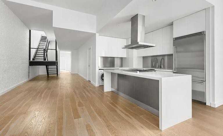 496 Broadway - Photo 5 of 10