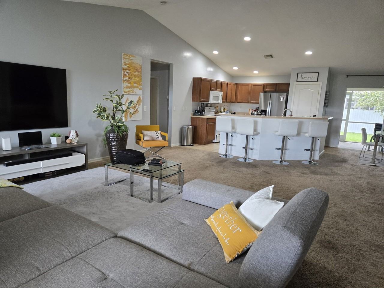 Nw 20th Pl - Photo 2 of 8