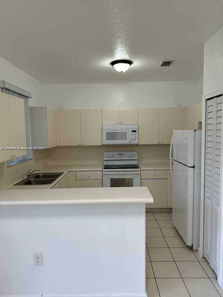 1538 Southeast 24th Court #213 - Photo 5 of 23