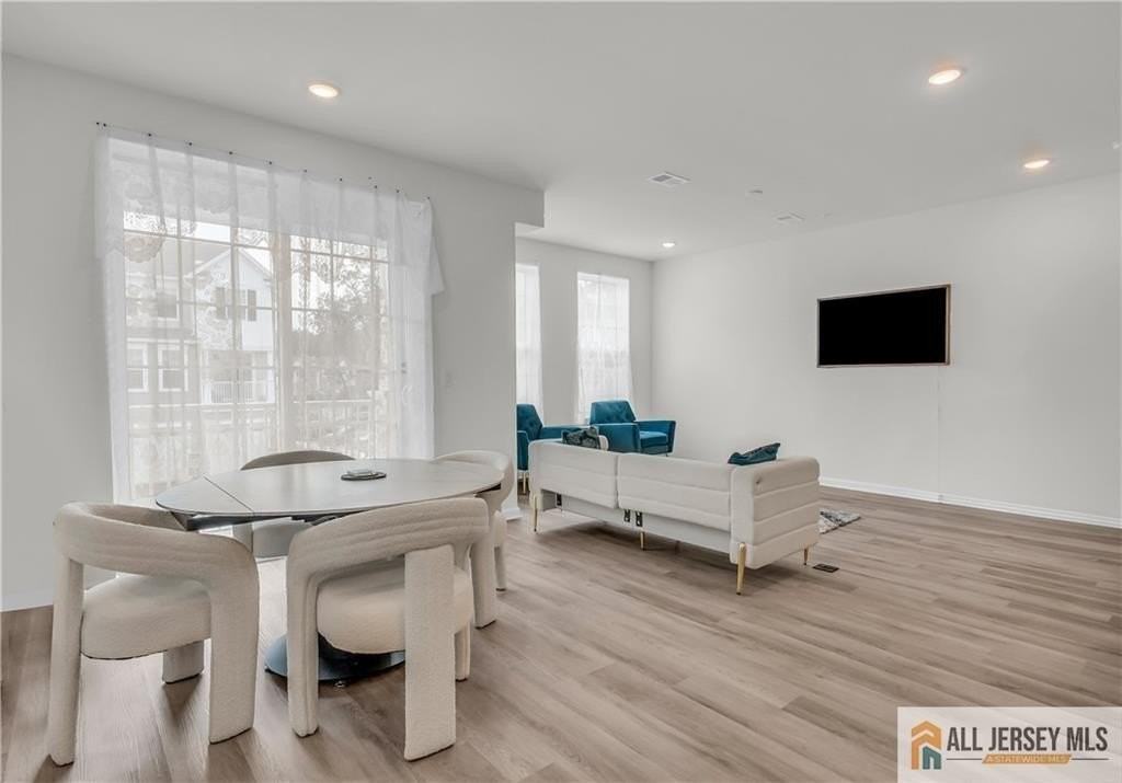 204 Honeysuckle Ln - Photo 5 of 17